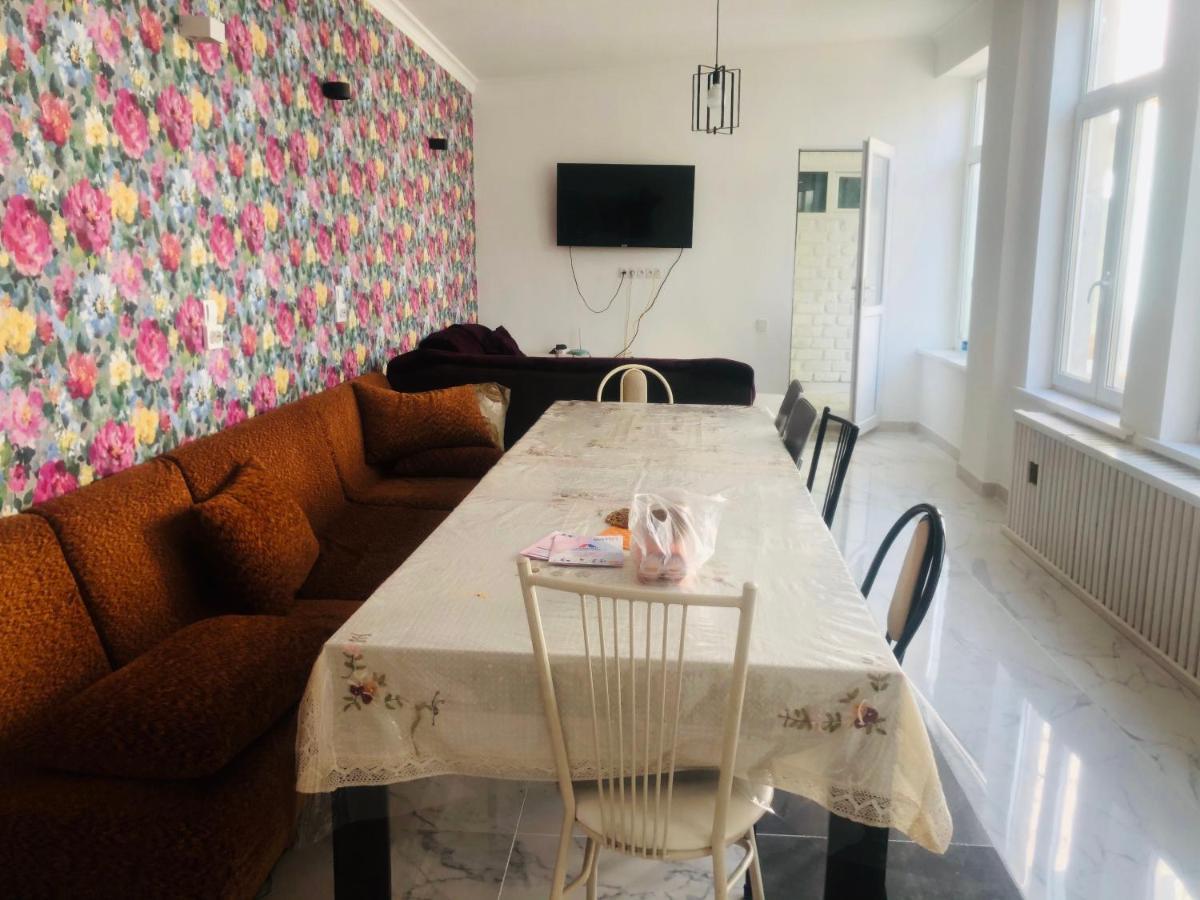 Sweet Home Hostel Bishkek Bagian luar foto