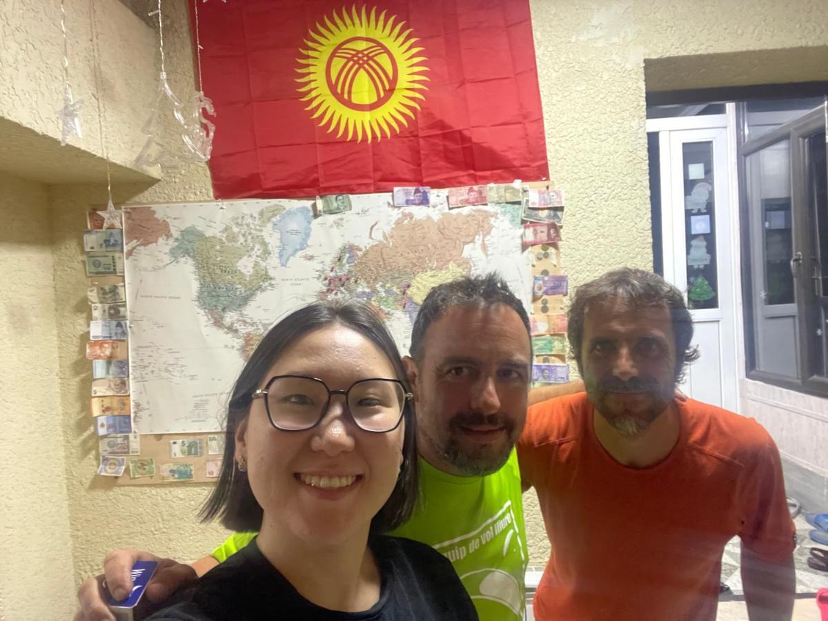 Sweet Home Hostel Bishkek Bagian luar foto