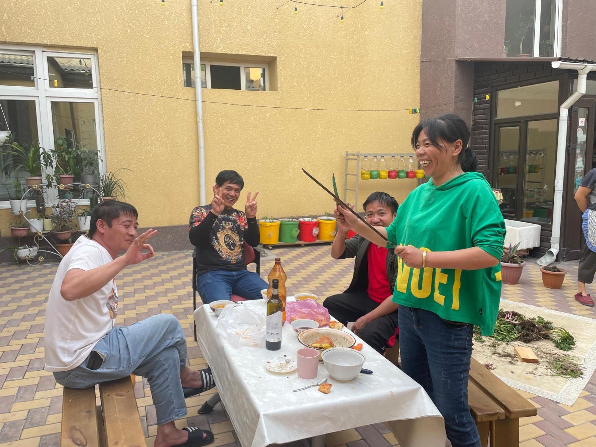 Sweet Home Hostel Bishkek Bagian luar foto