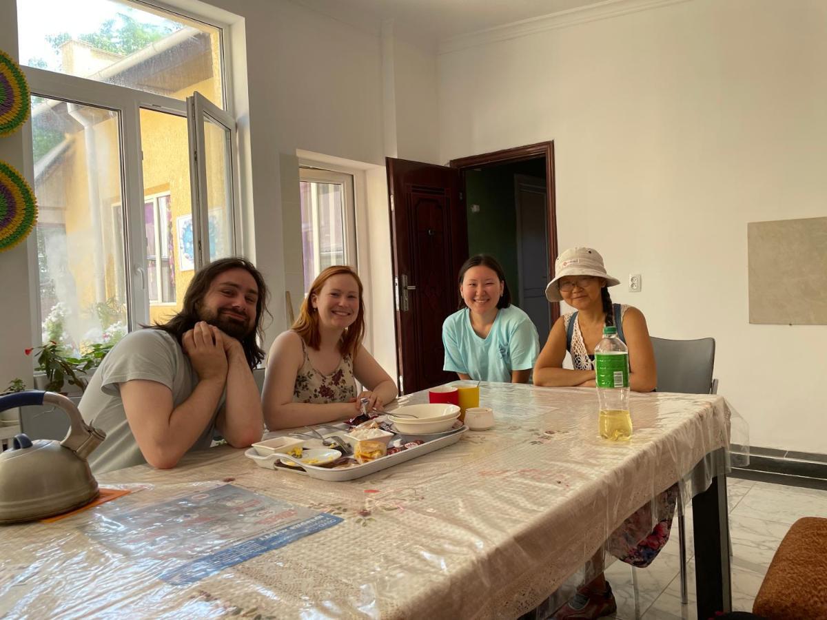 Sweet Home Hostel Bishkek Bagian luar foto