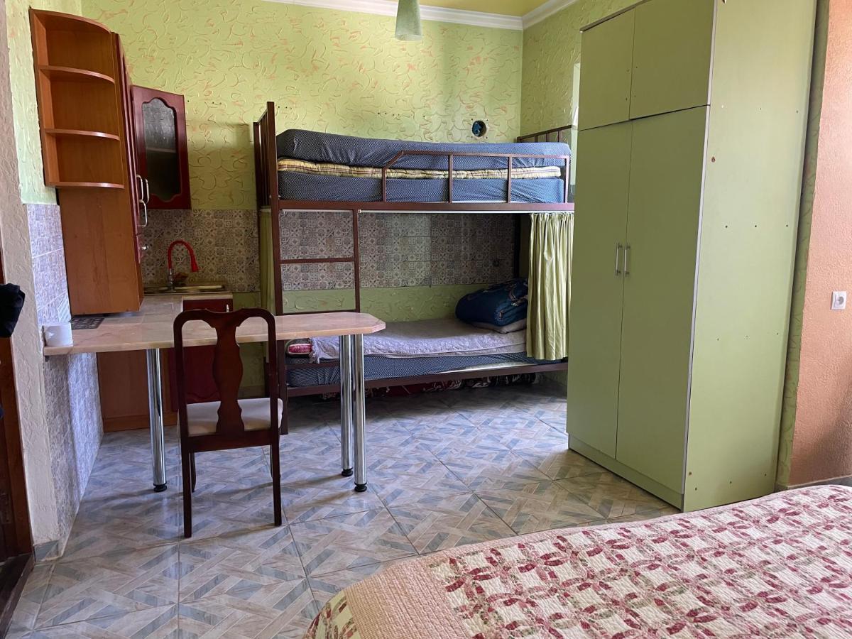 Sweet Home Hostel Bishkek Bagian luar foto