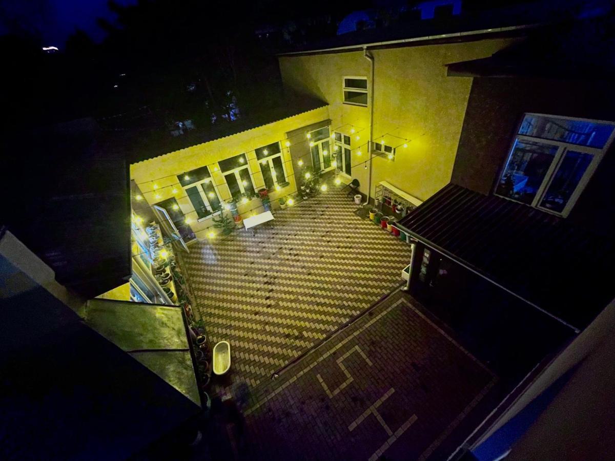 Sweet Home Hostel Bishkek Bagian luar foto