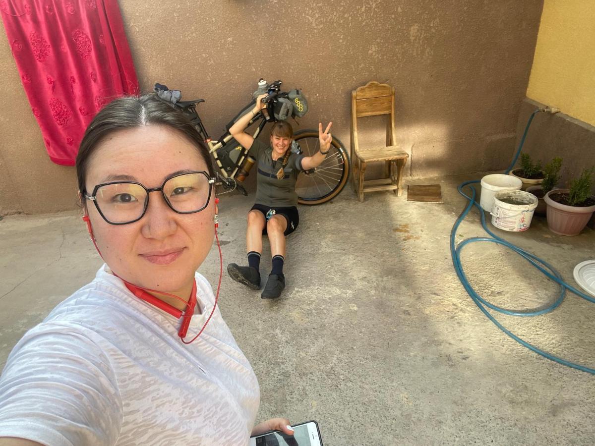Sweet Home Hostel Bishkek Bagian luar foto