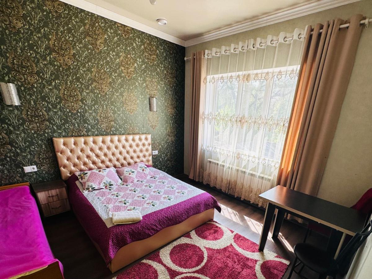 Sweet Home Hostel Bishkek Bagian luar foto